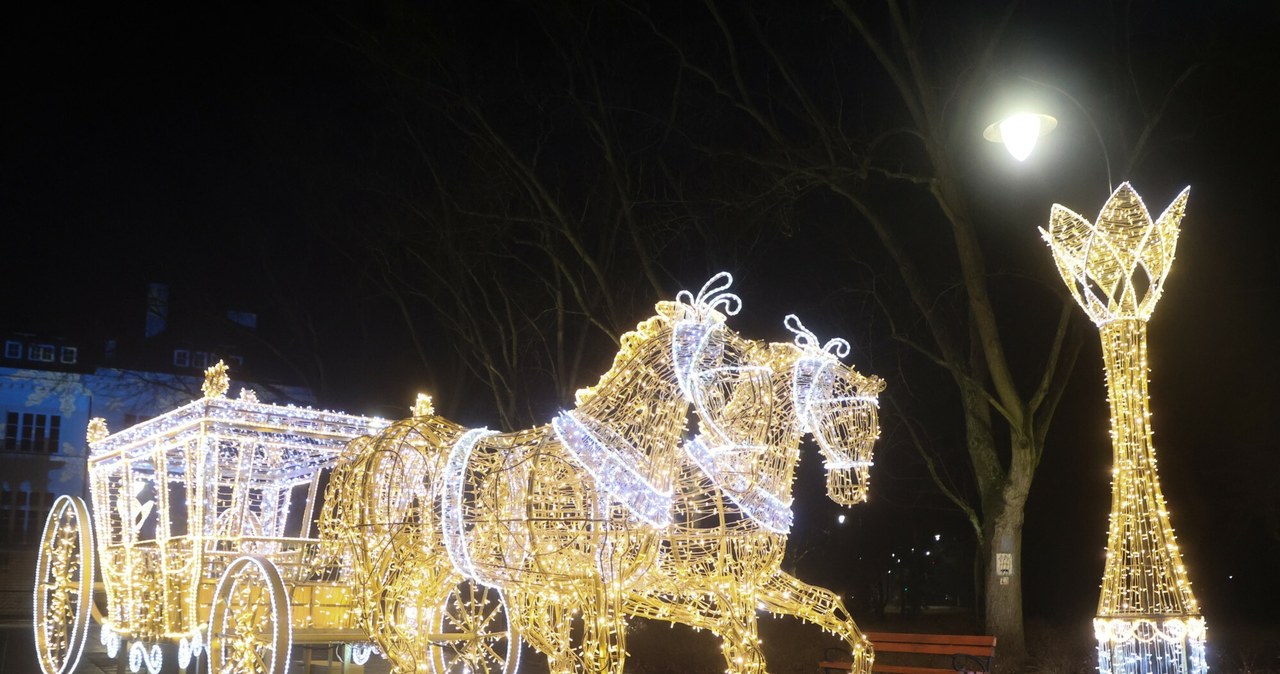Ostatnia możliwość, by zobaczyć świąteczne iluminacje w Warszawie
