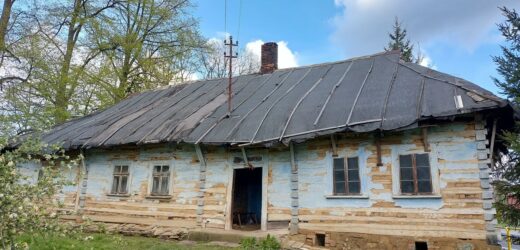 XIX-wieczna chałupa stała przy zakopiance. Rozebrali ją deska po desce