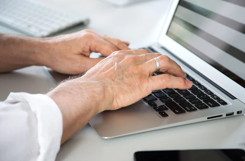 Praca po 60-tce? Jak najbardziej! 6 profesji, w których wiek jest atutem