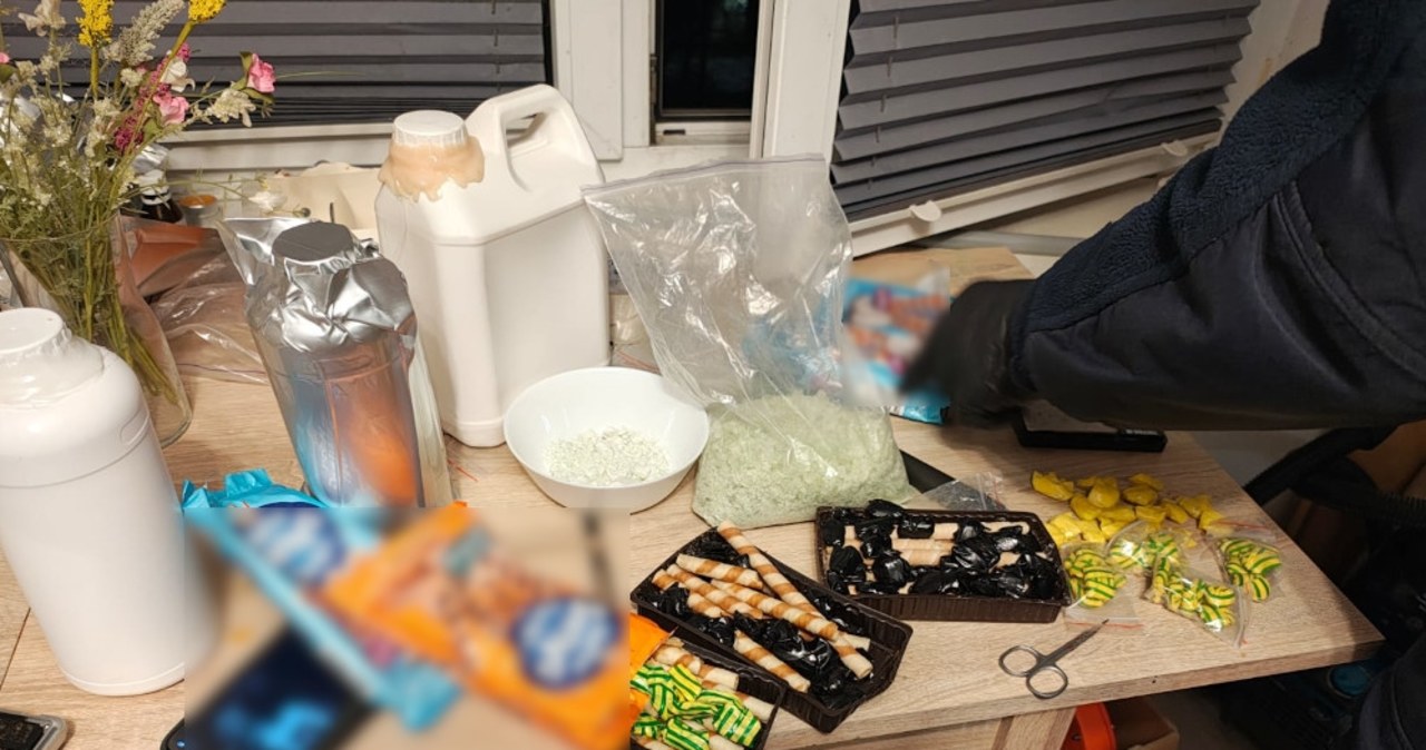 „Narkotyki zombie”, środki odurzające w opakowaniach ze słodyczami. Zatrzymany 17-latek