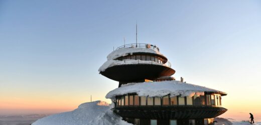 Odpalili race na Śnieżce. 100 kibiców na szczycie
