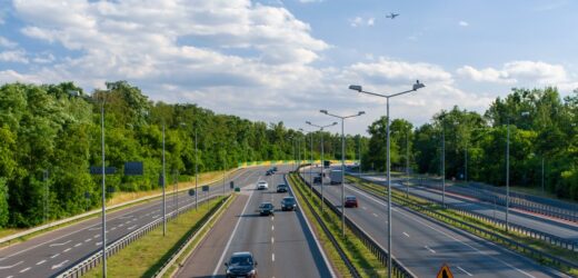 Mężczyzna zginął na S8. Szukał tablicy rejestracyjnej