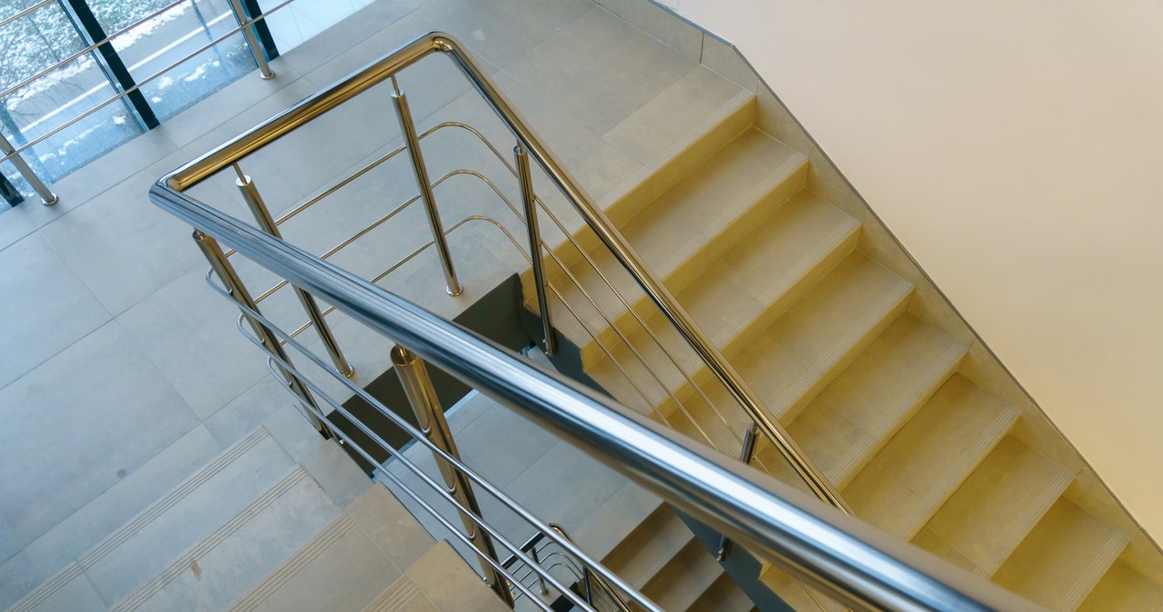 Makabra w Austrii. Niepełnosprawna córka spędziła miesiąc obok zmarłego ojca