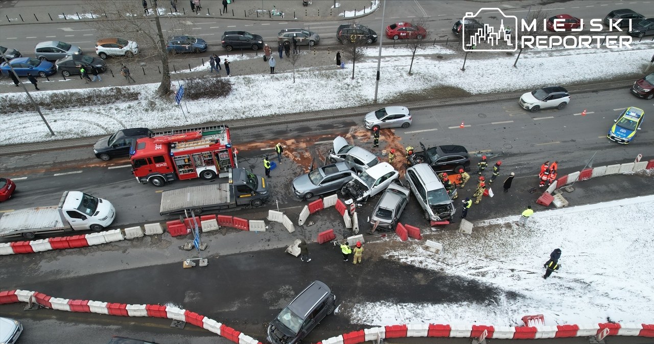 Karambol w Warszawie. Na Alejach Jerozolimskich zderzyło się 7 aut