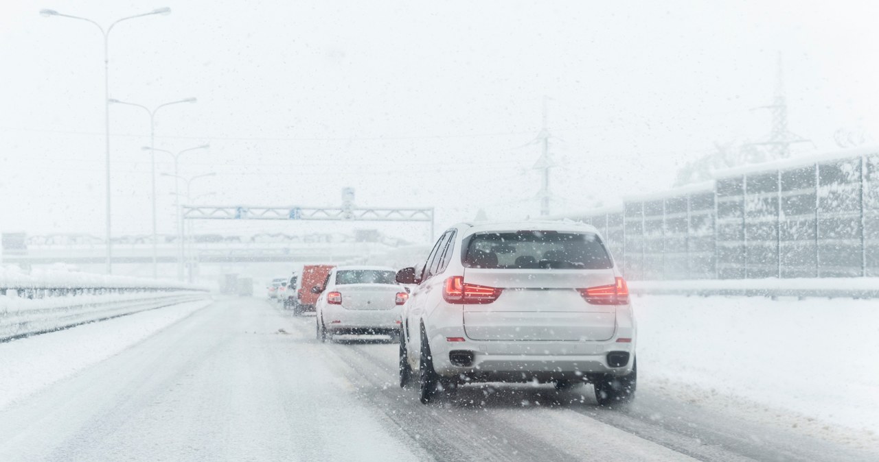Intensywne opady śniegu. Alerty IMGW dla części kraju