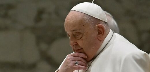 Papież w szpitalu. Media o stanie jego zdrowia