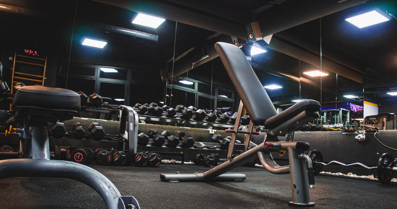 23-latek zaatakowany młotem treningowym. Dramatyczne chwile na siłowni