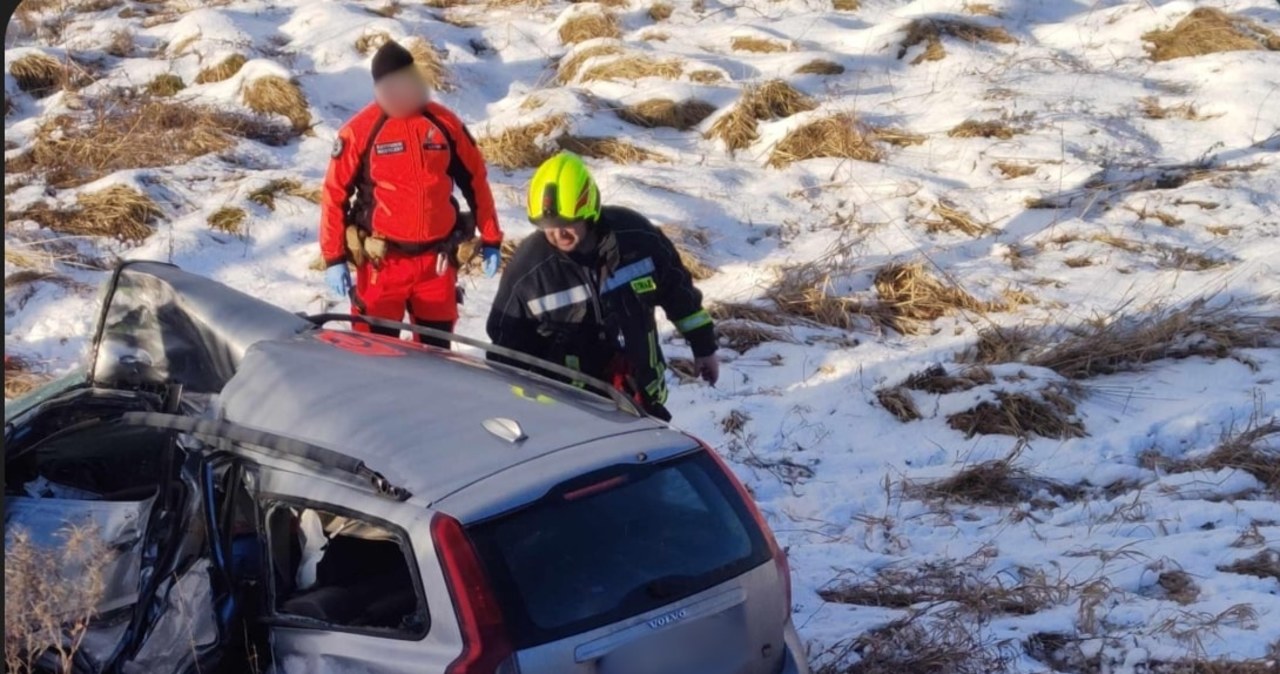 Pod Koszalinem pociąg zdarzył się z autem osobowym. Ruch wstrzymany
