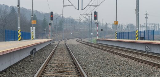 Pociąg potrącił człowieka na torach. Mężczyzna nie żyje