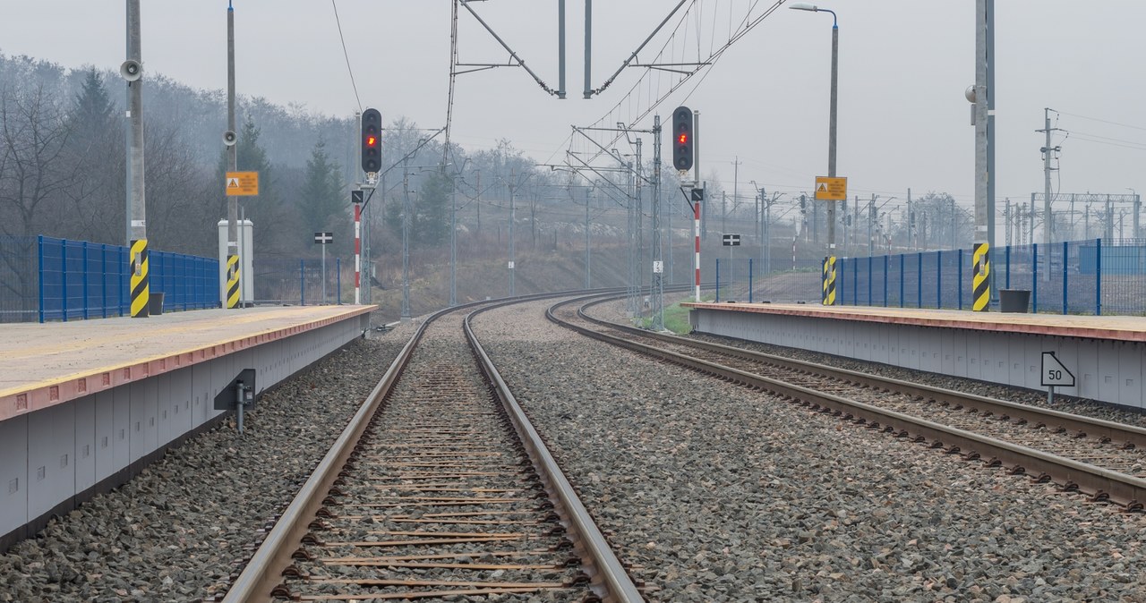 Pociąg potrącił człowieka na torach. Mężczyzna nie żyje