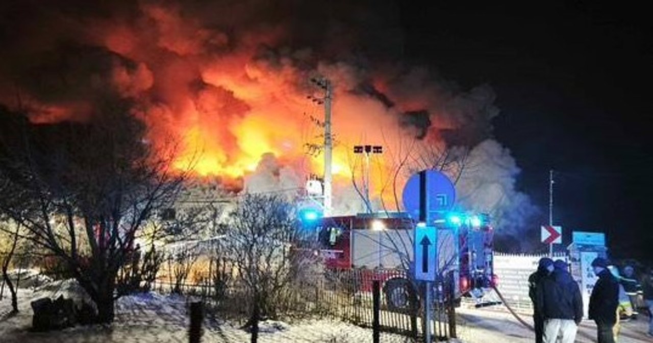 Ogromny pożar dyskoteki koło Garwolina. Z budynku ewakuowało się 200 osób