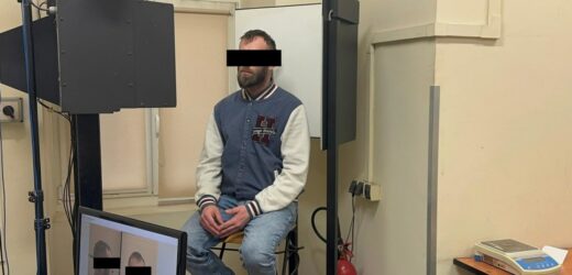 Ukradł drogie winyle i zabarykadował się w mieszkaniu