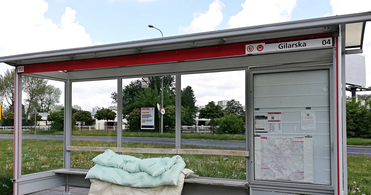 Trumna, pralka, zamrażarka. Takie rzeczy wyrzucano na ulice Warszawy