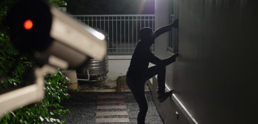 Wpadli seryjni włamywacze. Wypatrzył ich czujny sąsiad