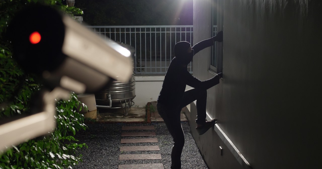 Wpadli seryjni włamywacze. Wypatrzył ich czujny sąsiad