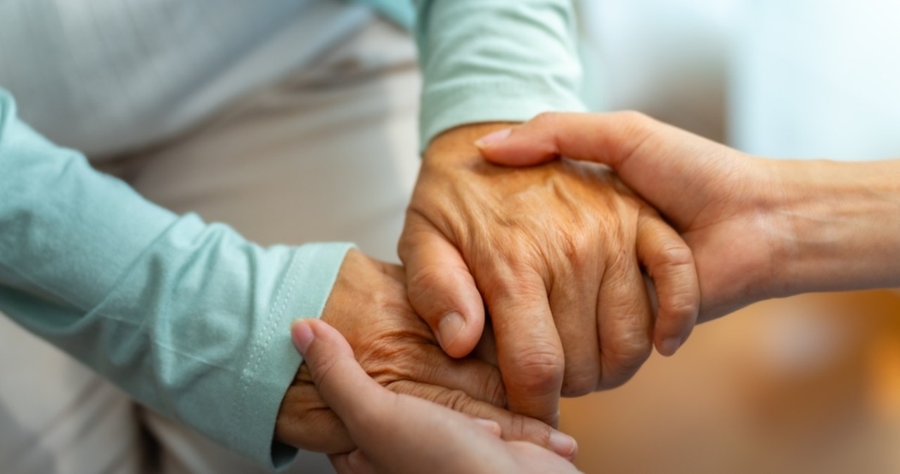 ​Brakuje opiekunów dla seniorów. Nie ma chętnych do tego zawodu