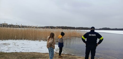 O krok od tragedii. Pod dzieckiem załamał się lód [NAGRANIE]