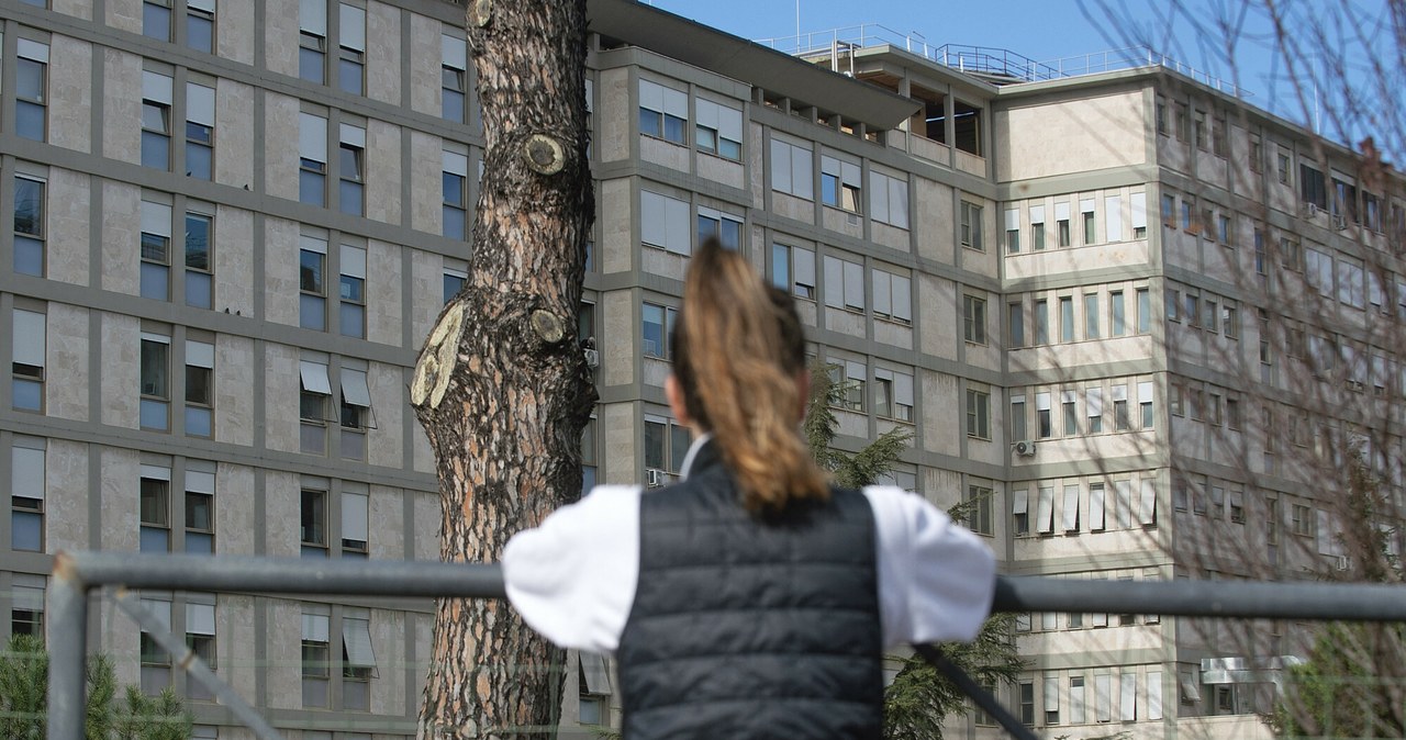 Dla papieża Franciszka groźny najmniejszy przeciąg. Pojawienie się w oknie wykluczone