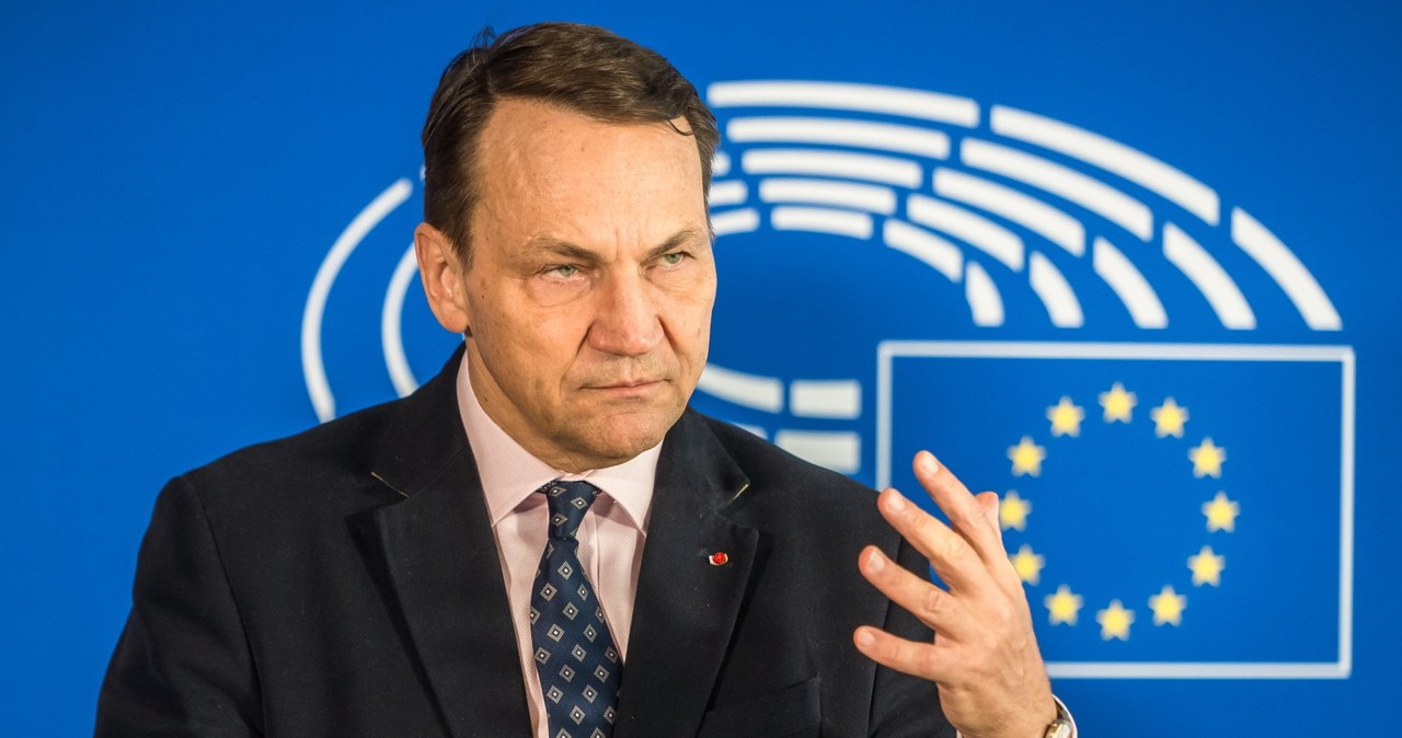 Sikorski: Ta decyzja należy do Ukrainy, a nie Rosji