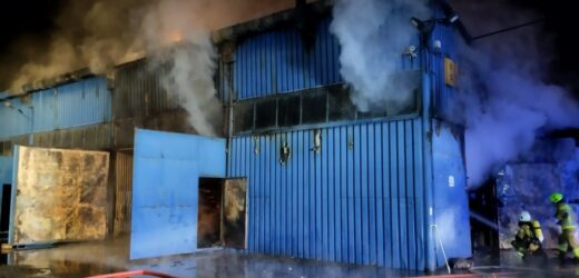 Pożar hali produkcyjno-magazynowej w Rybniku