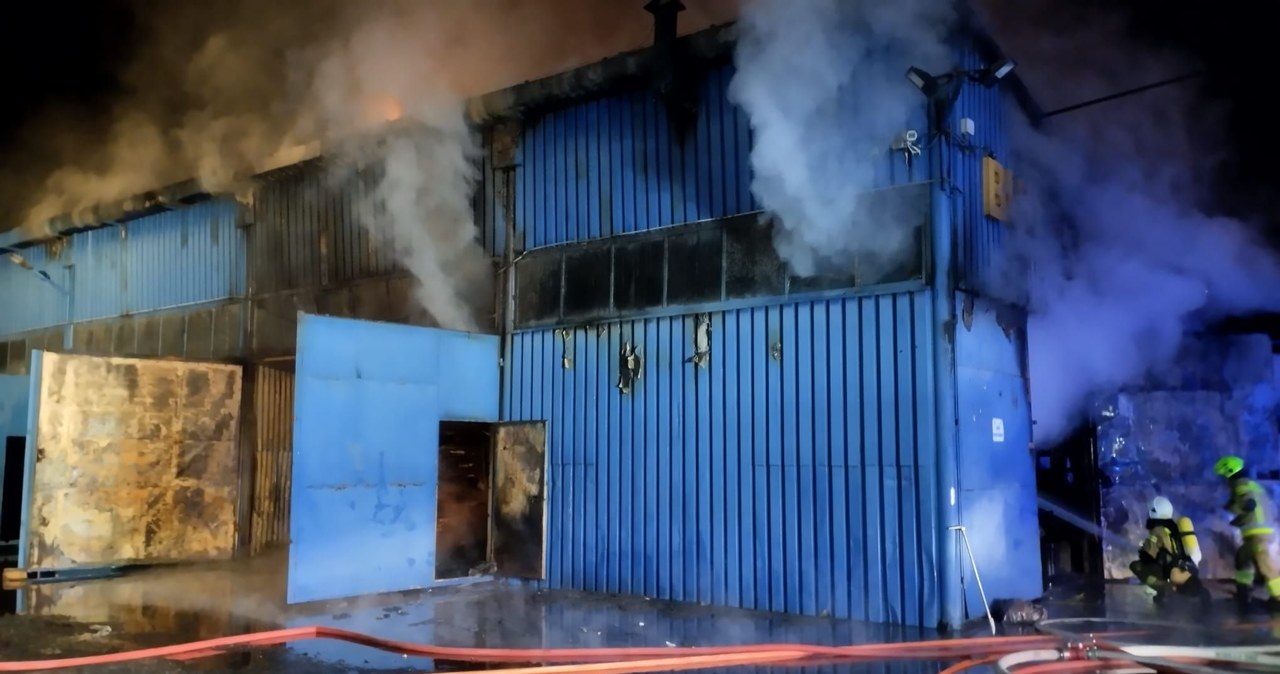 Pożar hali produkcyjno-magazynowej w Rybniku