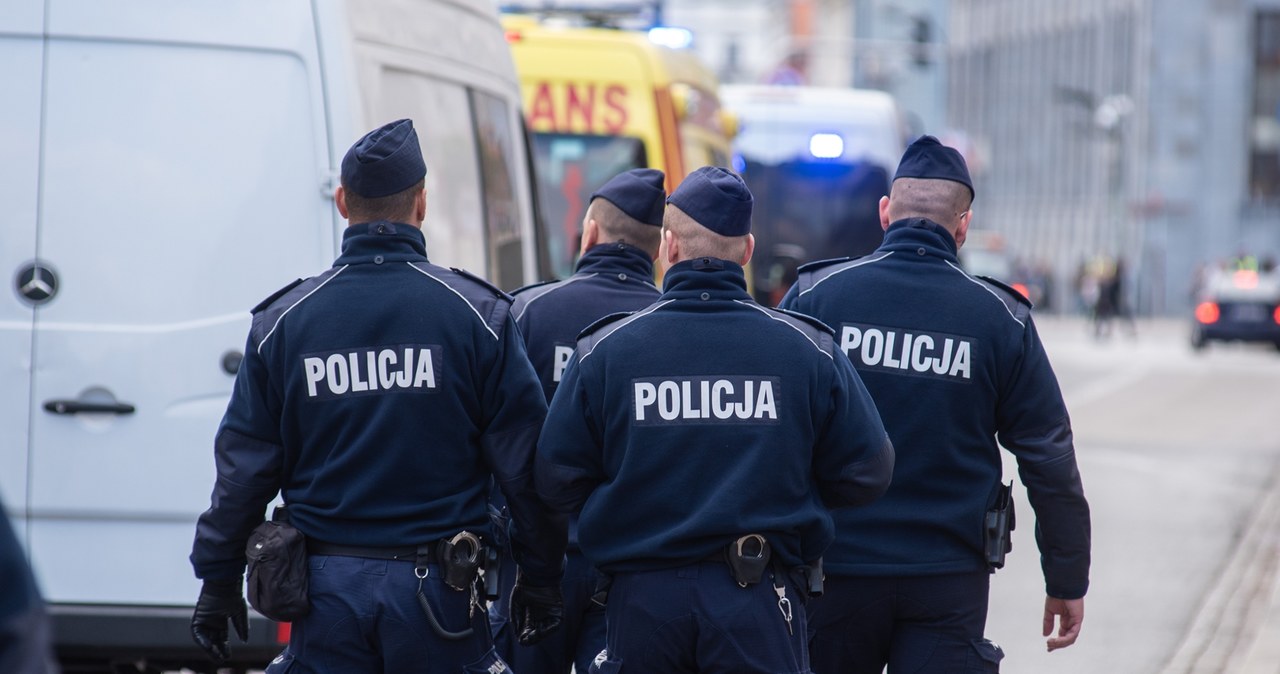 Staranowali drzwi, ukradli biżuterię. Obława w Poznaniu