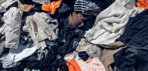 Mobilne punkty na odzież i tekstylia dla warszawiaków. Radni zdecydowali