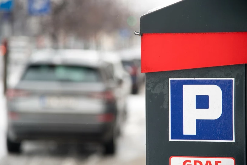 Nieświadomi kierowcy robią to nagminnie. „Nie trzeba wracać do auta”