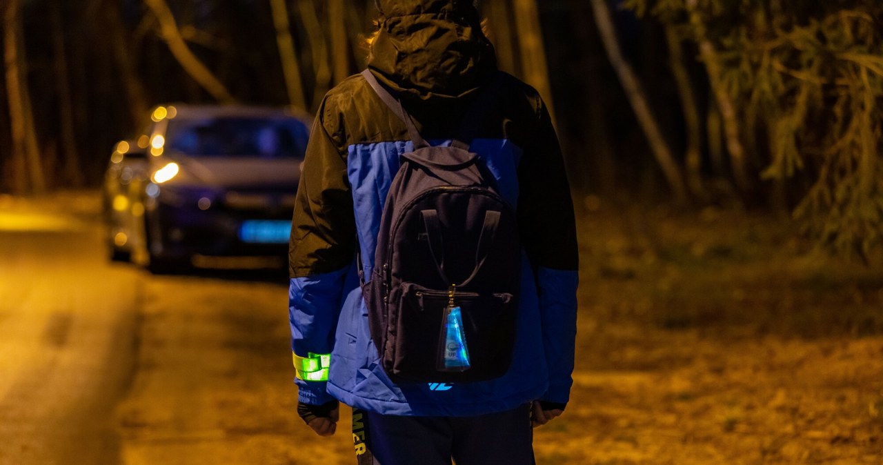 Odblaskowe ubranie niewidzialne dla systemów awaryjnego hamowania? Wyniki badań