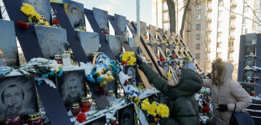 „Jakbyś żył i nie żył jednocześnie”. Bliscy zaginionych żołnierzy manifestowali w Kijowie