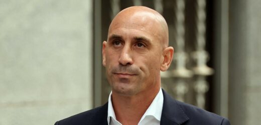 Były szef hiszpańskiej federacji skazany za pocałowanie piłkarki