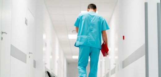 Lekarz pracował 103 godziny bez przerwy. NIK przeprowadził kontrole