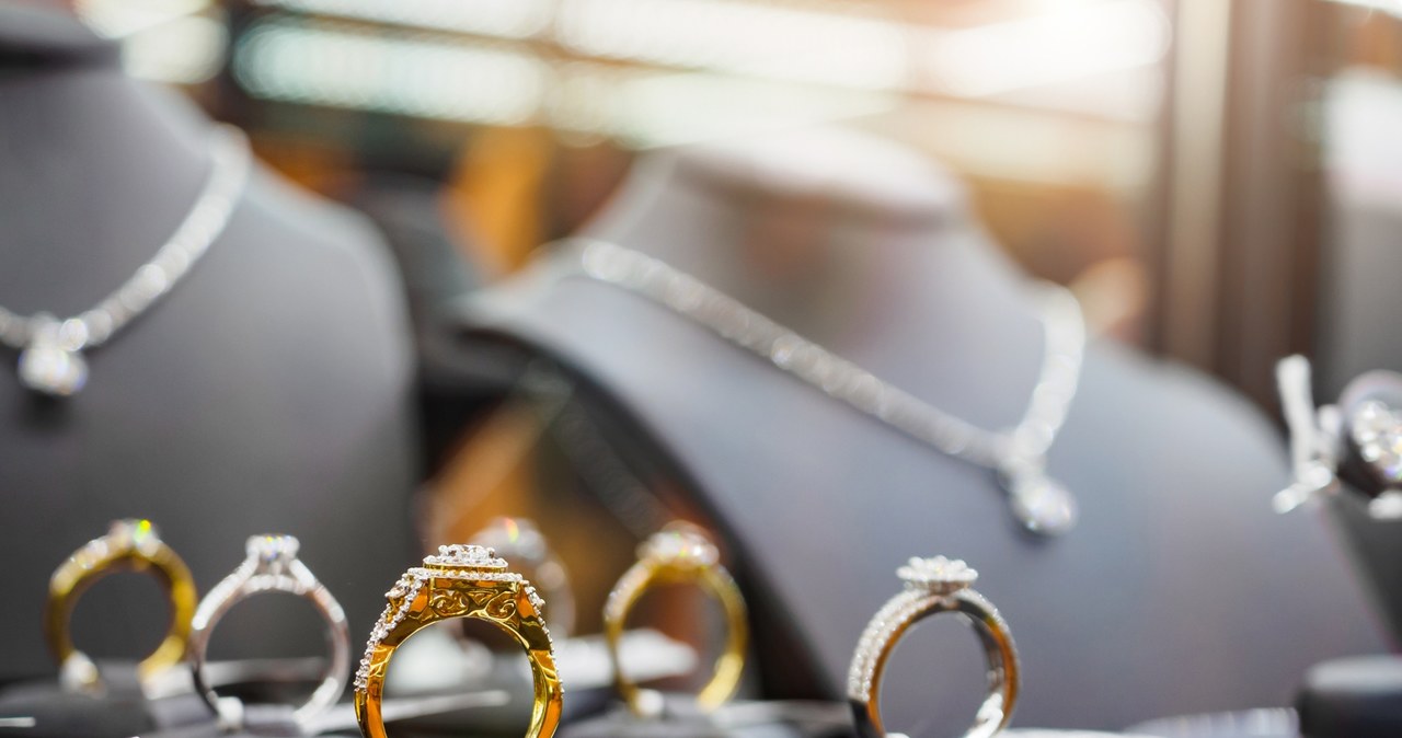 Napad na jubilera w Warszawie. Policja szuka sprawcy