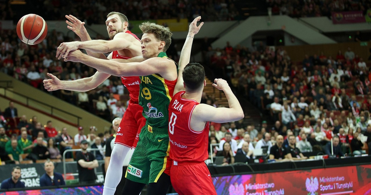 Polscy koszykarze przegrali z Litwą. Słaby występ Biało-Czerwonych w Spodku