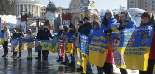 „Chodzisz, oddychasz, ale nie żyjesz”. Ukraina w przeddzień rocznicy wybuchu wojny