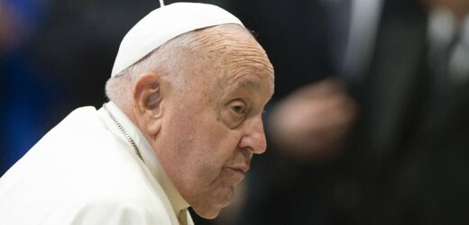 Papież Franciszek zostaje w szpitalu. Jest nowy komunikat Watykanu