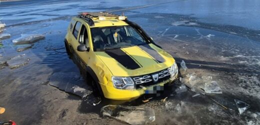 Lód załamał się pod samochodem na jeziorze Lednickim