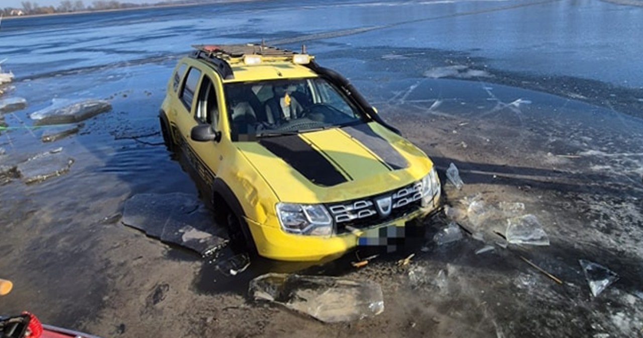 Lód załamał się pod samochodem na jeziorze Lednickim