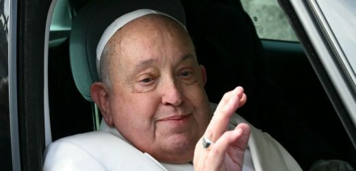 Wierni modlą się za papieża Franciszka. Niepokojące wieści z Watykanu