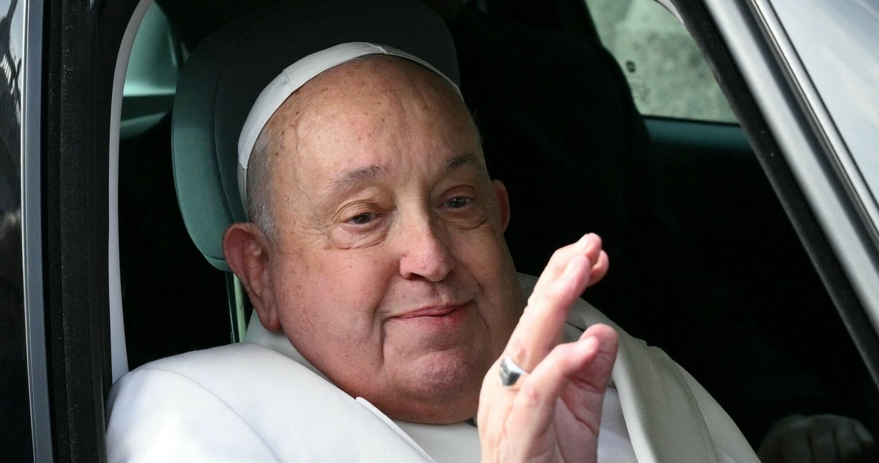 Wierni modlą się za papieża Franciszka. Niepokojące wieści z Watykanu