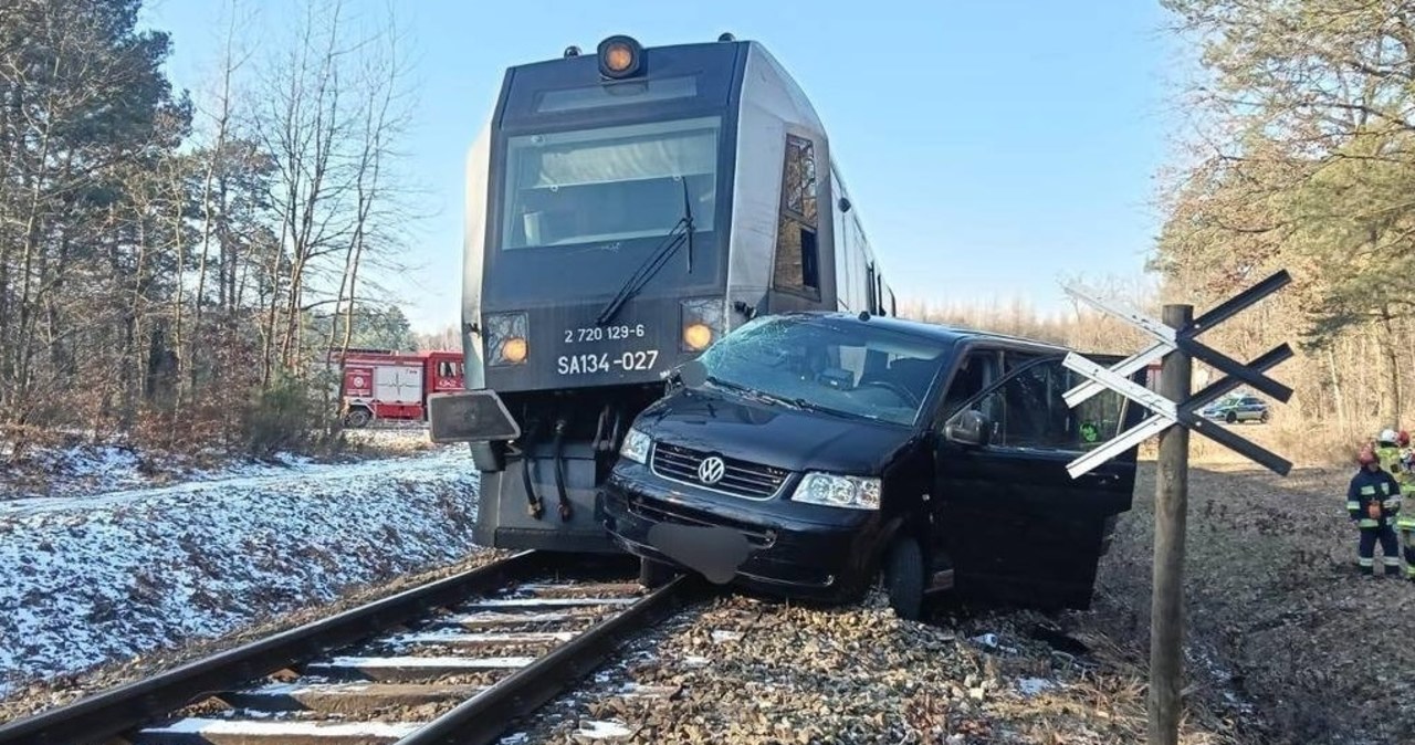 Bus zderzył się z szynobusem. Niebezpieczna sytuacja na Lubelszczyźnie