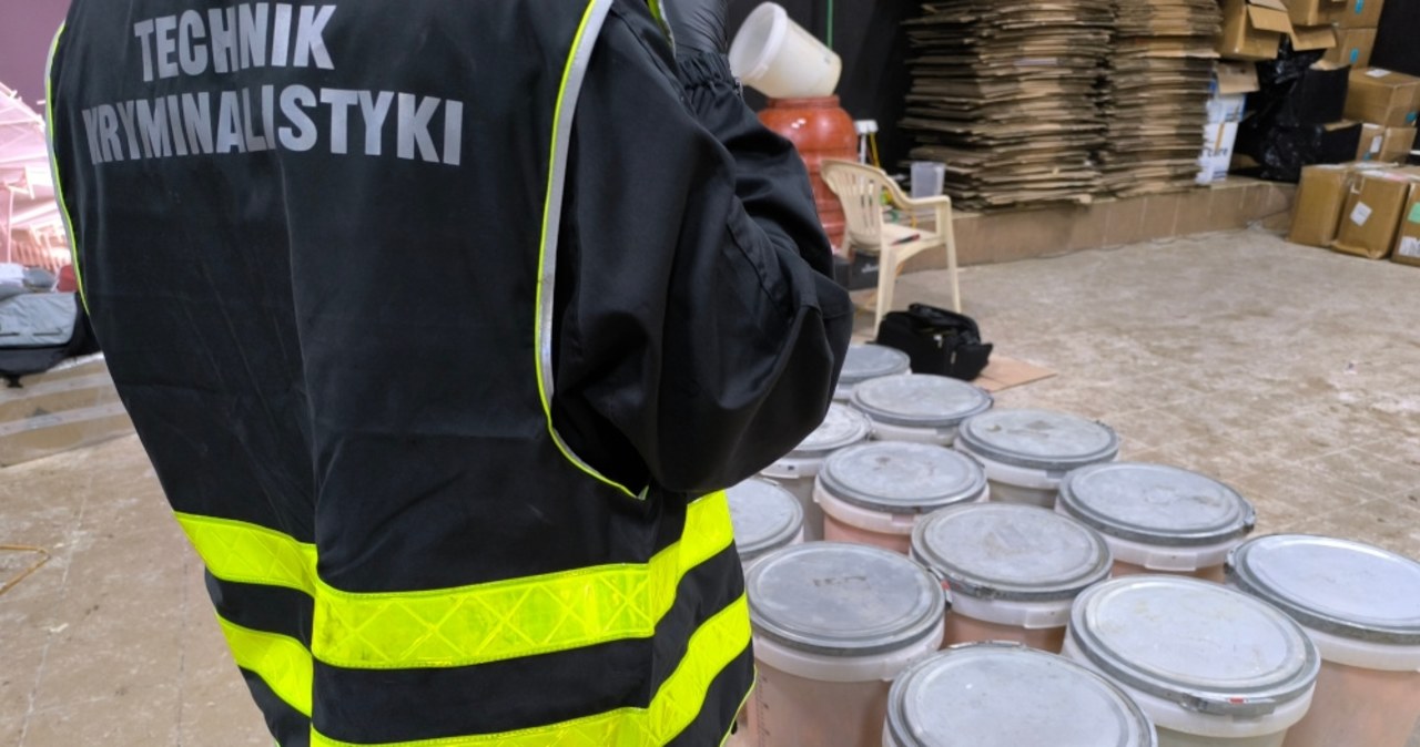 Służby zlikwidowały nielegalną fabrykę farmaceutyków w Otwocku