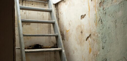 Była torturowana i gwałcona. Po 3 miesiącach uciekła z łańcuchem na szyi