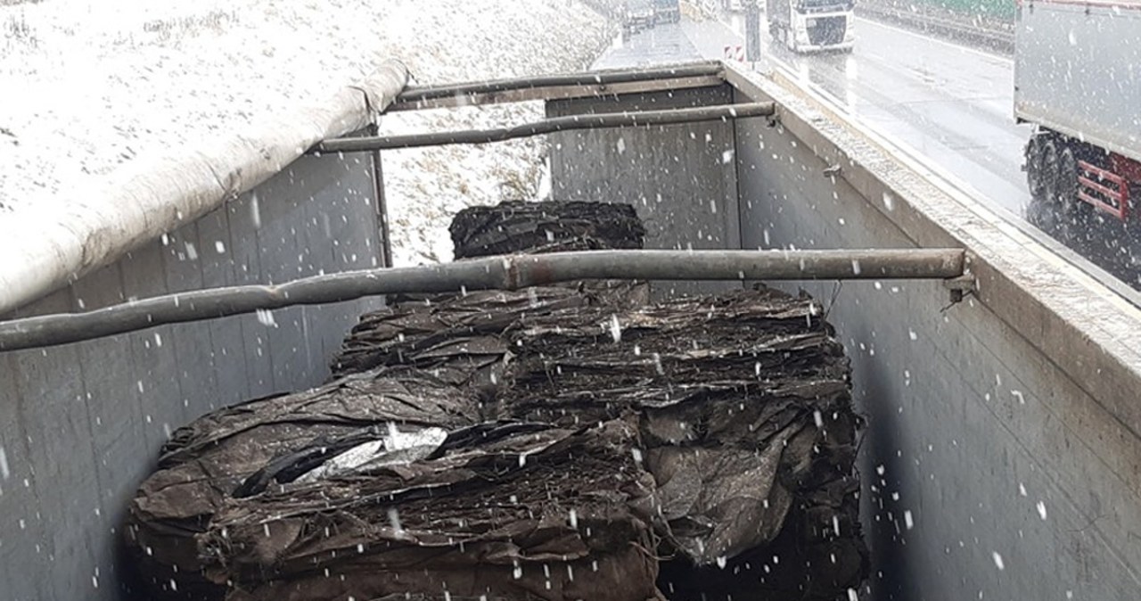 ​Ciężarówka z nielegalnymi odpadami zawrócona do Niemiec