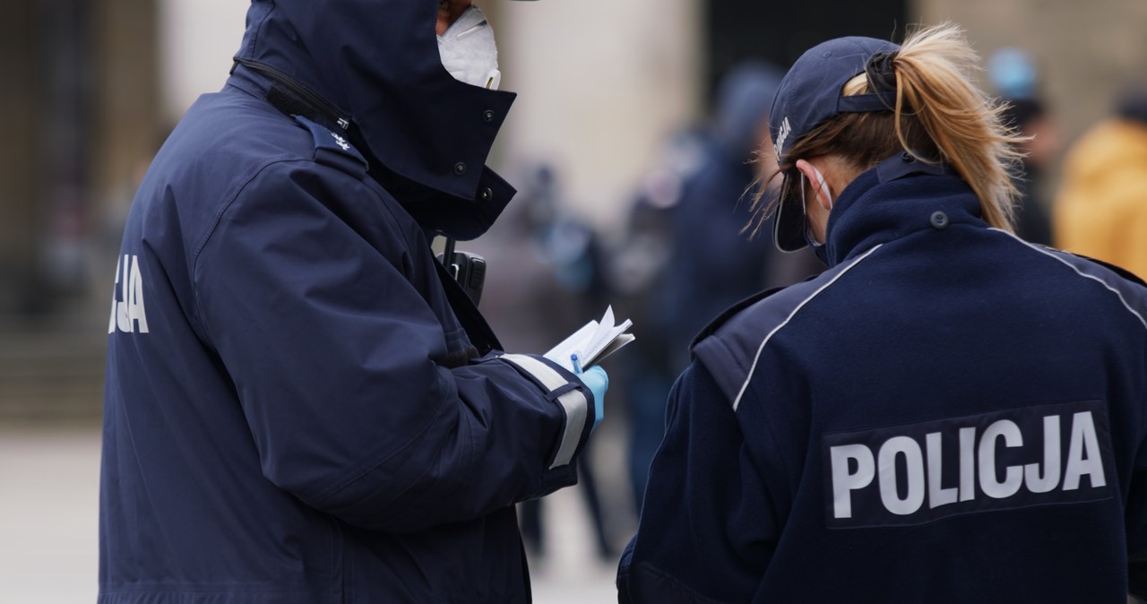 6-miesięczne dziecko samo w domu, pijana matka leżała na ławce