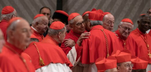 Coraz więcej kardynałów w Watykanie. Ks. Sowa o komunikatach ws. papieża