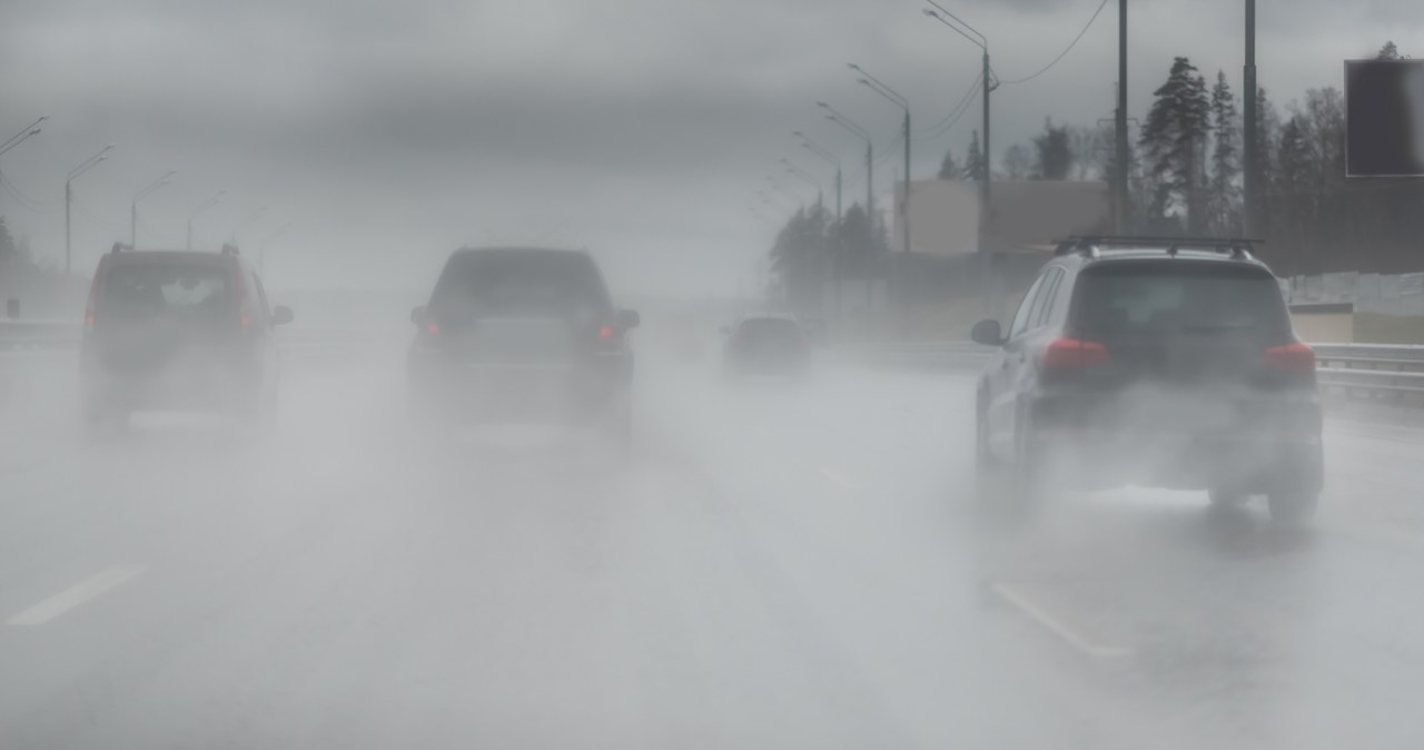Ostrzeżenie IMGW: Gęste mgły i marznące opady nad Polską