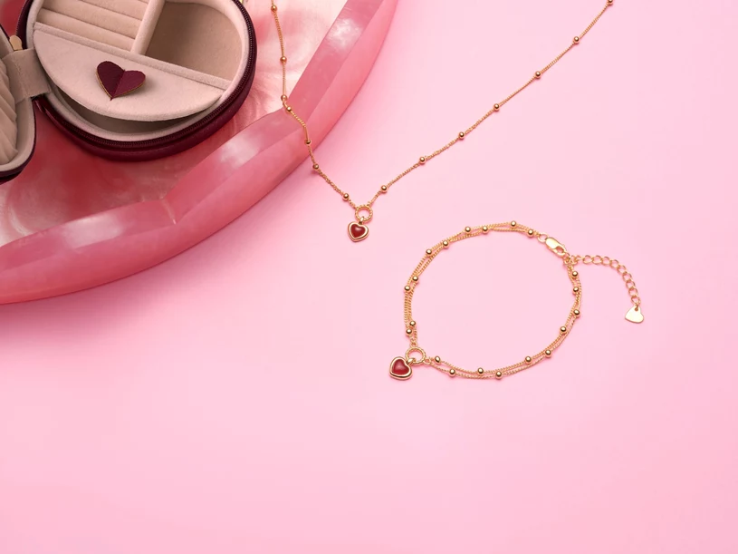 Biżuteria na Dzień Kobiet. Symbole i kamienie, które wzmacniają kobiecą energię