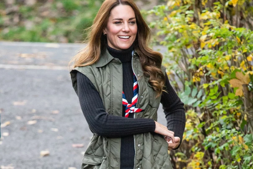 Co zamiast przejściowej kurtki? Gwiazdy wciąż kochają ten trend