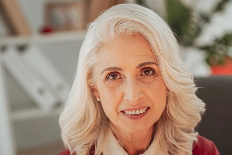 Te cięcia odmłodzą cię o dekadę. Najmodniejsze fryzury dla pań 70+